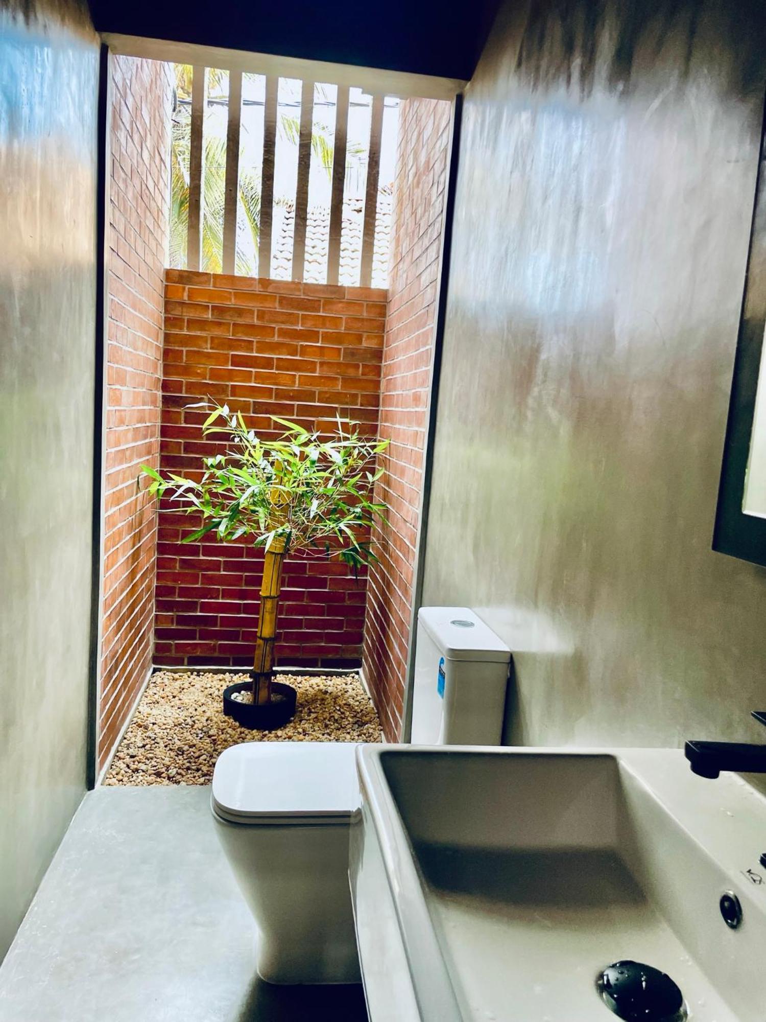 Negombo Morawala Beach Villa Exterior foto